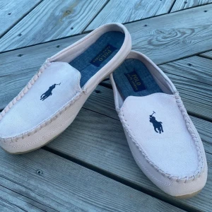 Skor - Super fina Ralph lauren skor som är för stora för mig. Perfekta och enkla skor till sommaren💕💕