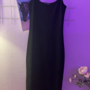 Fin långklänning - Super fin långklänning från NA-KD använd en gång då jag tyckte den va för stor 💗