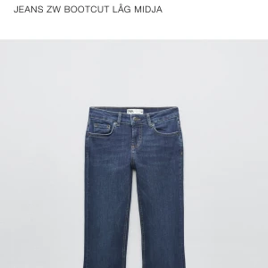 Zara Lågmidjade bootcut jeans - Skit snygga Lågmidjade jeans i bra skick. Slutsålda. 