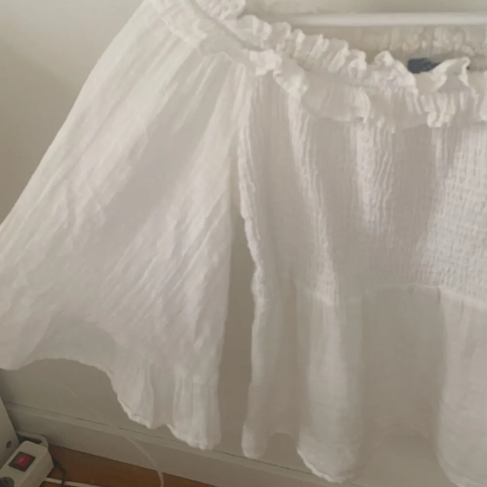 Jätte fin off shoulder topp från zara ,finns inte att köpa längre❣️. Puserot.