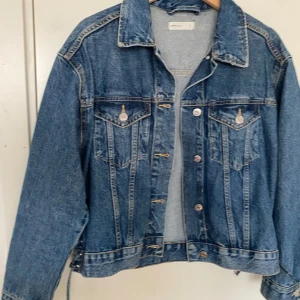 Jeans jacka  - Jeans jacka från Gina min favorit men jag köpte en ny. Går ej ner i pris mkt för vill egentligen inte sälja den 