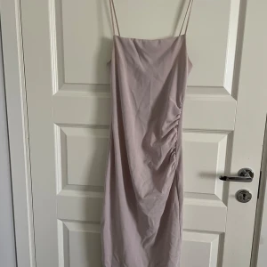 Klänning  - Snygg klänning som passar bra för en utekväll 