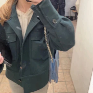 Meotine jacka - (SAKNAR PÄLS) Grön meotinejacka