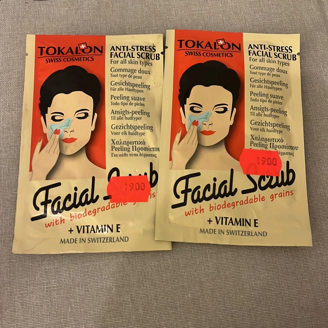 Köpte båda för 40kr så säljer för 30kr