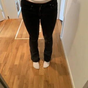 Svarta jeans💗 - Svarta jeans i storlek S som är använda men fortfarande bra skick! ❣️