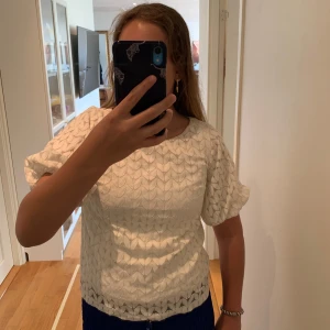 topp💗 - En snygg topp i storlek xs som aldrig har använts med andra ord är den i väldigt bra skick💗