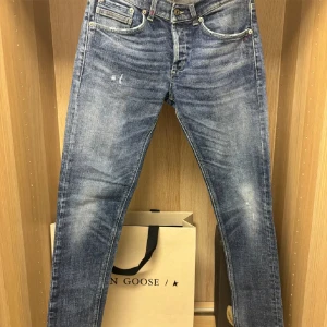 Dondup Jeans - Hej! Säljer nu dessa as feta dondupsen i väldigt bra skick! Hör av er vid frågor! 