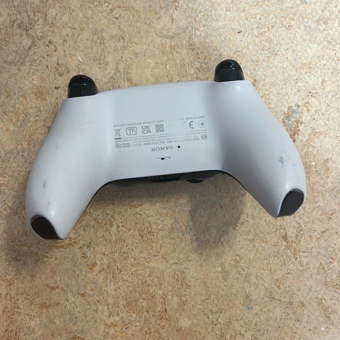 En ps5 kontroll  - 90