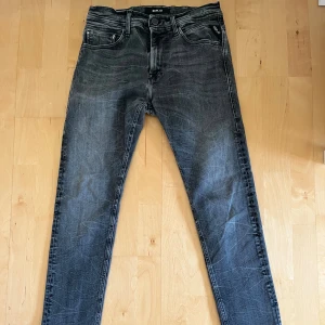 Replay Jondrill - Sjukt snygga Replay jeans. Storlek 30/32.Hör gärna av dig om du vill köpa.