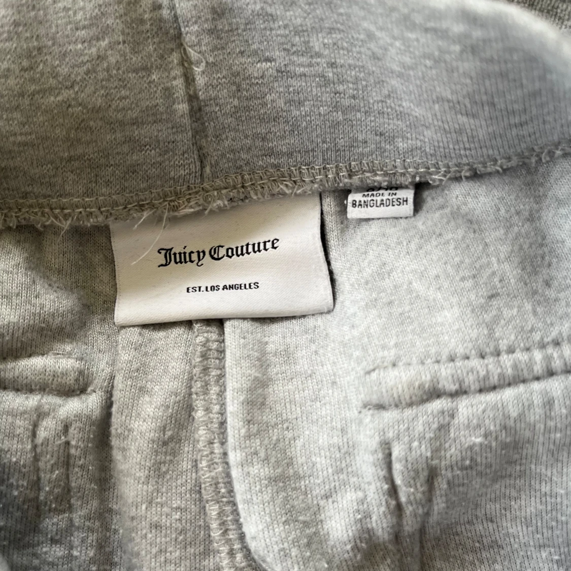 Grå juicy couture byxor - 92