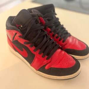 Nike air jordan - Höga air jordans 1s i Använt skick, en del slitage 6/10.