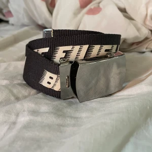 Billie eilish skärp  - Säljer detta Billie eilish skärp  Använt typ 3-5 gånger 