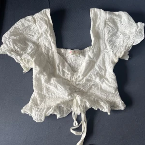 Topp - Säljer denna söta topp i storlek S!☺️ Pris går att diskutera, och det är bara att skriva till mig privat för fler bilder!
