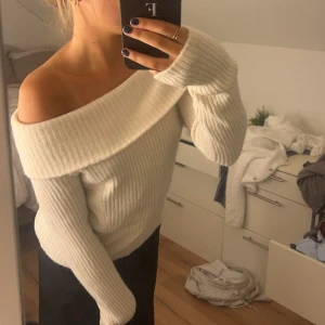 Mysig tröja  - Jätte bra skick, använd 1 gång men tycker inte den passar mig så därför säljer jag vidare🥰