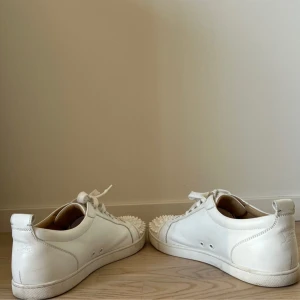 Christian Louboutin - Christian Louboutin vita 7/10 storlek 45