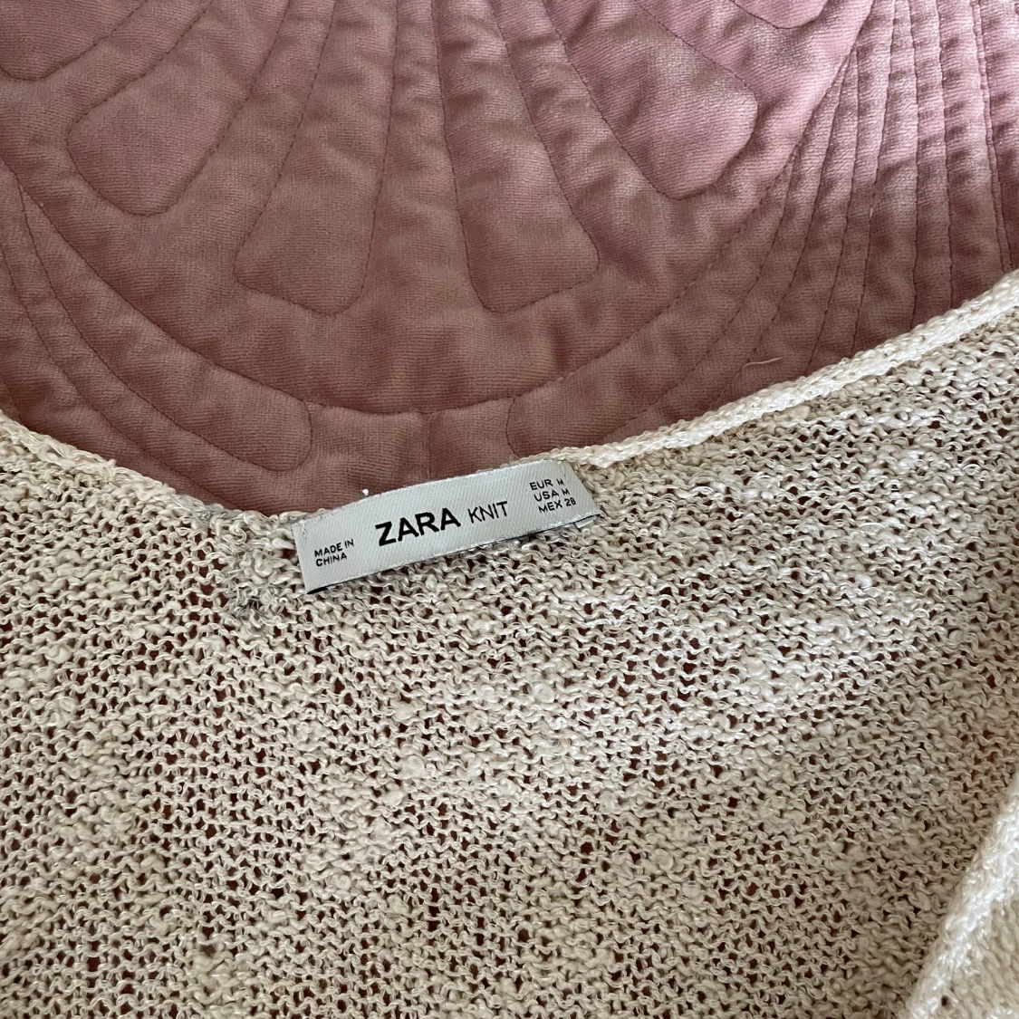 Stickad beige tröja - 90