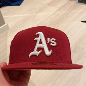 Röd baseball keps - Aukland keps 