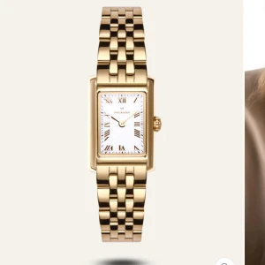 TIMELESS GOLD - Jättefin klocka från Mockberg i Timeless Gold. Köpt för 1600kr. Använd flertal gånger men är i väldigt bra skick. (Ops har ej kvar lådan! ☺️)