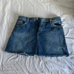 Jeans kjol - Jeans kjol köpt för 5 år sedan från H&M. Fåtal gånger använd💕
