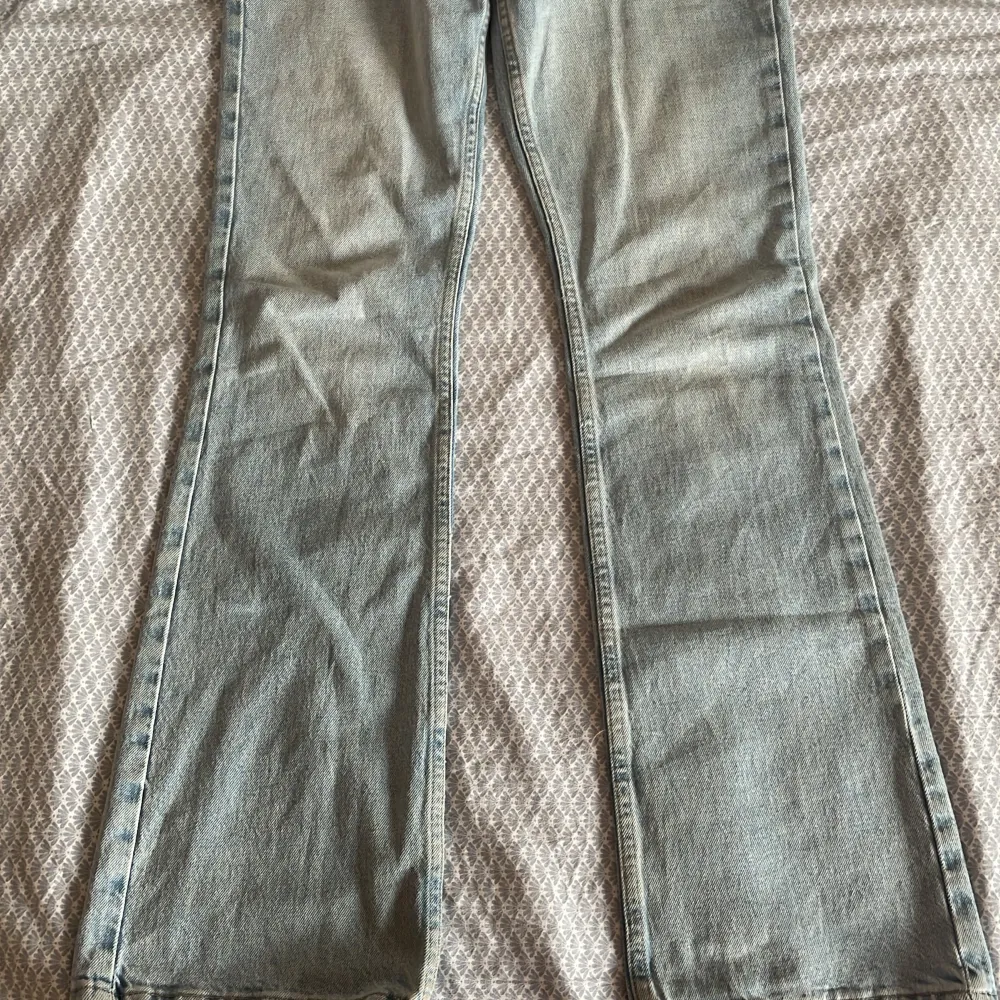 Bootcut jeans ifrån Gina, midwaist🫶. Jeans & Byxor.