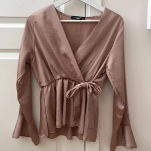 Blus - Gammaldags rosa. Toppen är använt en gång. 