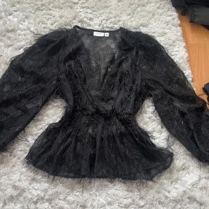 Festblus vila  - Snygg Festblus från vila i storlek Xs, passar också S. Använd 2 gånger