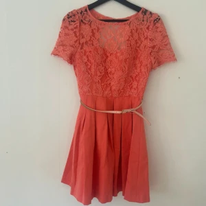 Klänning  - Ny med prislapp 