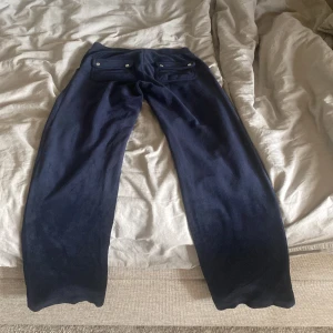 Juicy Couture byxor  - Säljer mina juicy byxor då de inte har kommit till användning. Inget slitage på de. Hör gärna av er till mig innan ni trycker köp nu!💗