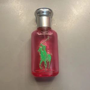 Ralph lauren pink - Ca 1/3 kvar av parfymen 💓 säljer den för kommer ej till ändvändning (Ralph lauren nr 2) pris diskuteras (beror på)