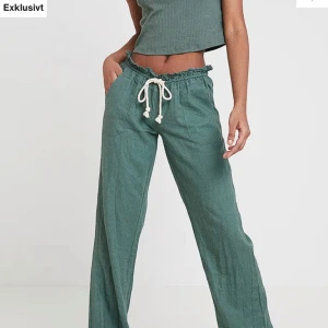 linnebyxor  - säljer dom för dom inte kommer till andvändning, knappt andvända, dom är L men passar M