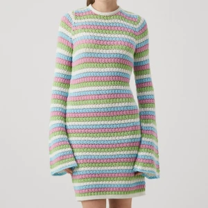 SÖKER SNRIHANNA - Söker denna klänningen från Somethingnew/veromoda i storlek M, skicka gärna bild och prisförslag om du är intresserad av att sälja den 💕💕