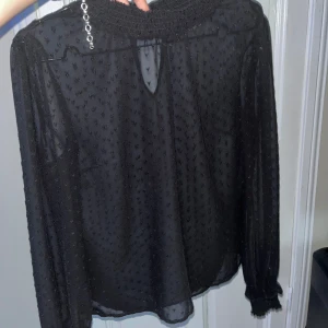 Mesh Blus - Svart mesh blus i storlek 32 från hm i bra skick ❤️