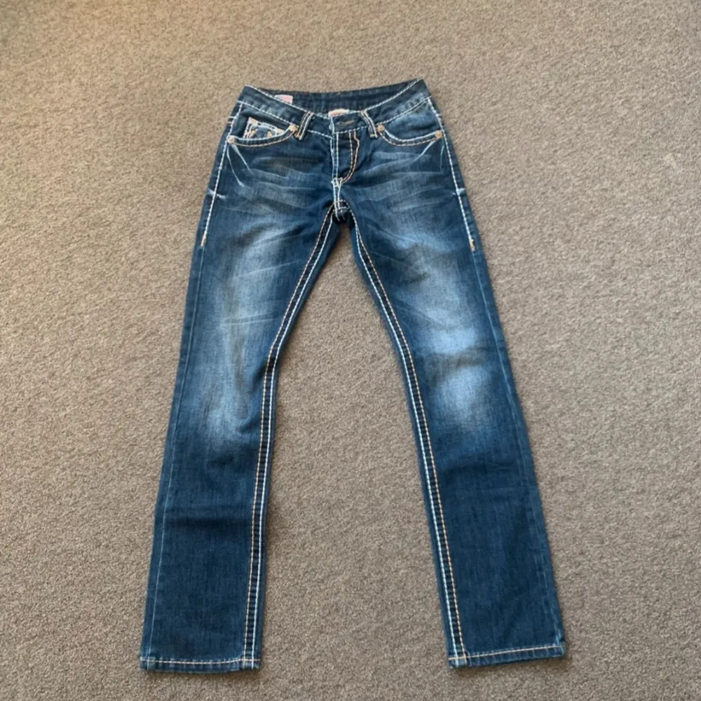 Truey jeans riktigt bra skick Straight fit Pris kan diskuteras vid snabb affär (Nypris 2000-3000). Jeans & Byxor.