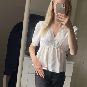 Vit blus🤍 - Säljer denna blus då den inte kommer till användning🤍