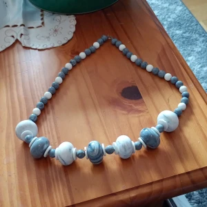 Pärlhalsband med stora pärlor  - Pärlhalsband med stora pärlor.