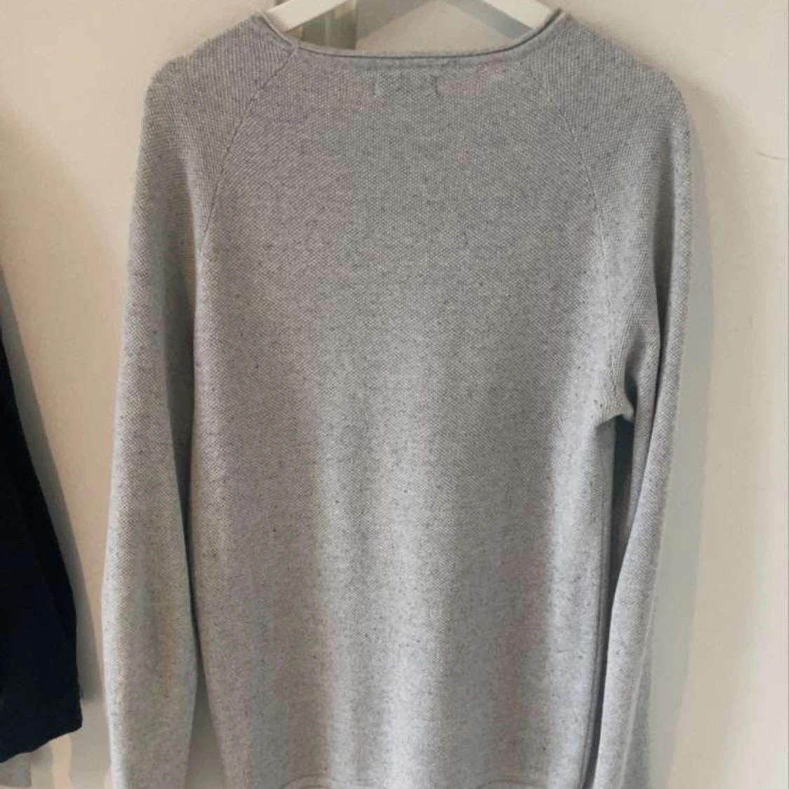 Grå stickad tröja  - 90