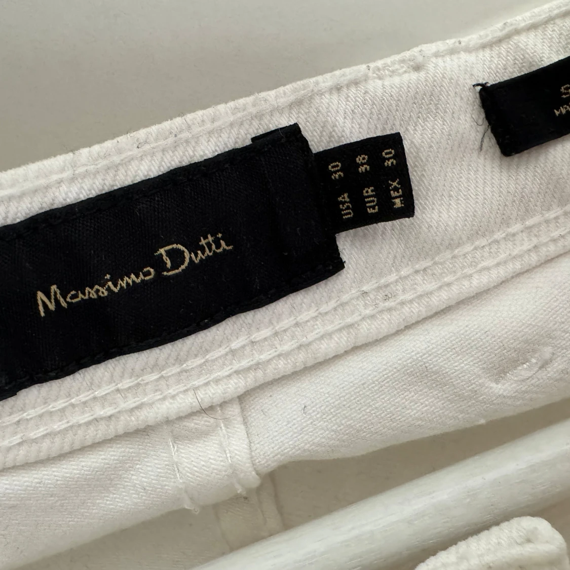 Vita jeans från Massimo Dutti - 92