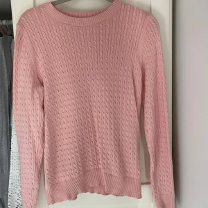 Tröja - Rosa fin gullig långärmade tröja, säljer för att den inte kommer till användning längre. Den är i jätte fint skick 🩷🌟🩷