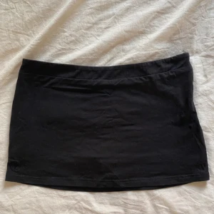 Alobha label minikjol - Superfin men kommer inte till användning längre. Bra skick, knappt använd