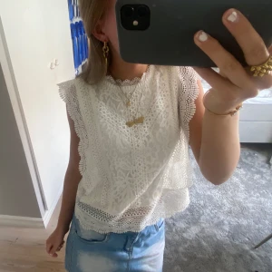 Spets blus - Superfin spets blus från only i storlek XS, nästan aldrig använd💕💕 