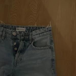 Jeans - Mid Rise jeans från zara som tyvärr inte passar