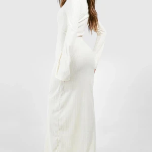 Vit klänning - Helt ny den var för liten vet ej hur man returnerar