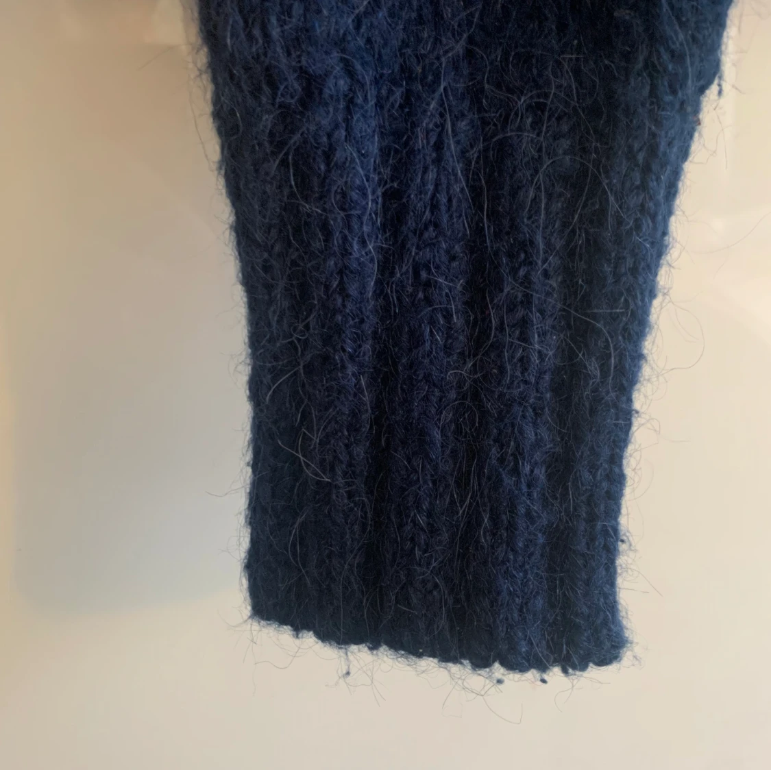 Mörkblå kofta från Weekday  - 91