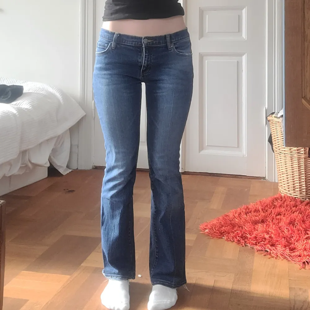 Sköna lågmidjade jeans, jag har vanligvis medium . Jeans & Byxor.