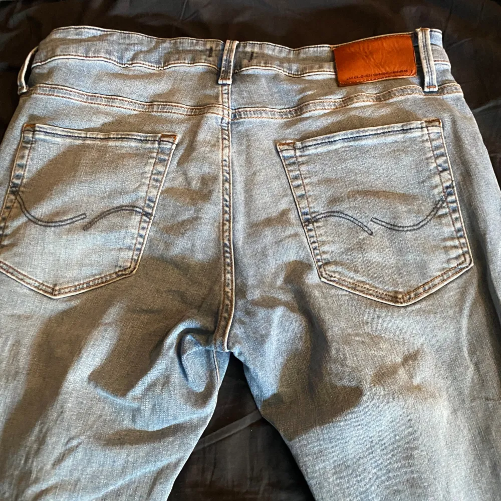 Jack n Jones jeans slim   Stl 33-32 bra skick  Perfekt inför sommaren. Jeans & Byxor.