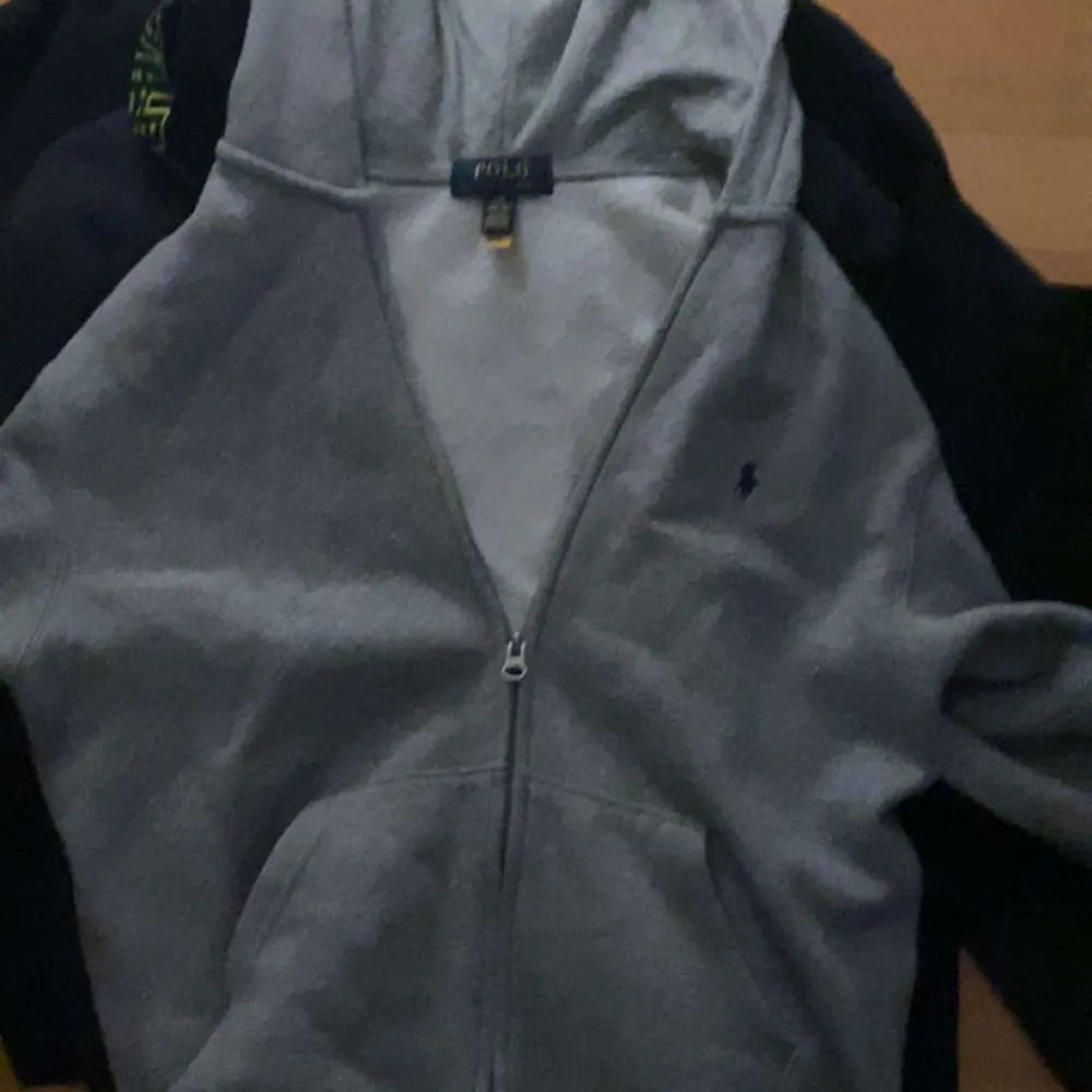  Grå Polo ralph lauren zip hoodie ny i storlek L/G (14-16) aldrig använd. Hoodies.