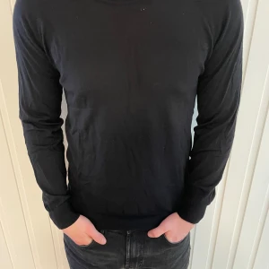 Tiger of sweden sweatshirt - 100% merinoull sweatshirt ifrån tiger of Sweden! Tröjan är i grymt skick, ingen defekt eller slitning. Ny pris cirka 1500 mitt pris 399! Pris går att diskutera!