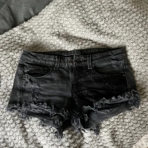 Lågmidjade jeansshorts - Väldigt lågmidjade, från bershka 