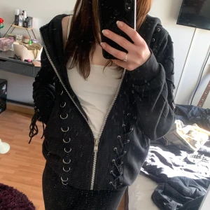 Gothicana huvudtröja - Jättecool zip up hoodie 