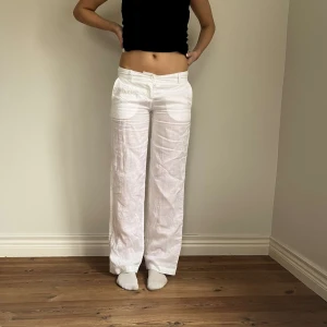 Linnebyxor  - Midjemått(rätt över): 37 Innerbenslängd: 81 Modellen är: 170  Skriv om ni har några frågor💗//Perfectjeans 